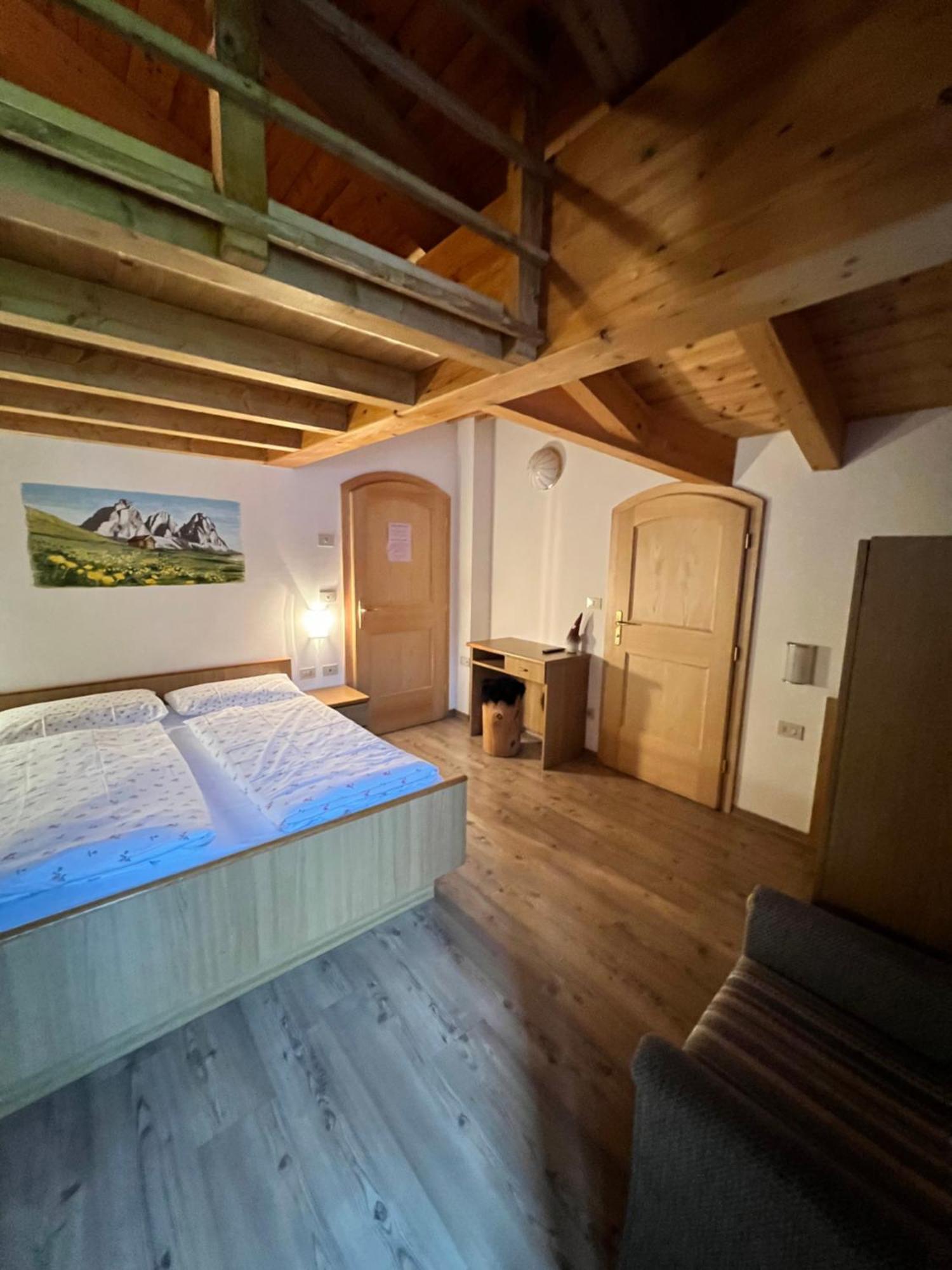 Garni Eden Bed&breakfast Soraga di Fassa Exterior foto