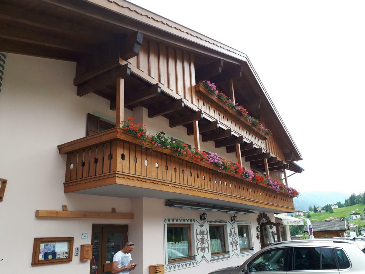Garni Eden Bed&breakfast Soraga di Fassa Exterior foto